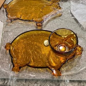 Tiara Glassware 2 vintage little pig snack plates&cups never used in orig box